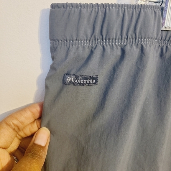 Columbia | Women's Gray/Blue Omni-Shade Hiking Shorts (Size XL or 8L) - Picture 9 of 14